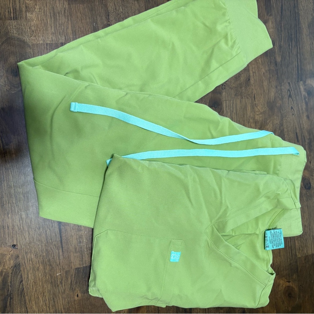 Women’s scrub set